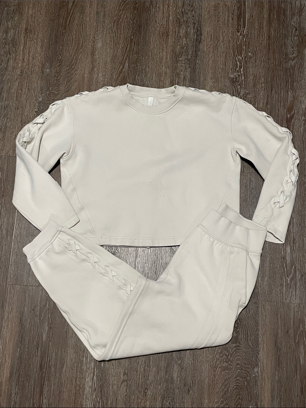 Guc Lululemon Matching Braided White Opal Set. Size Top 8/Bottom 6